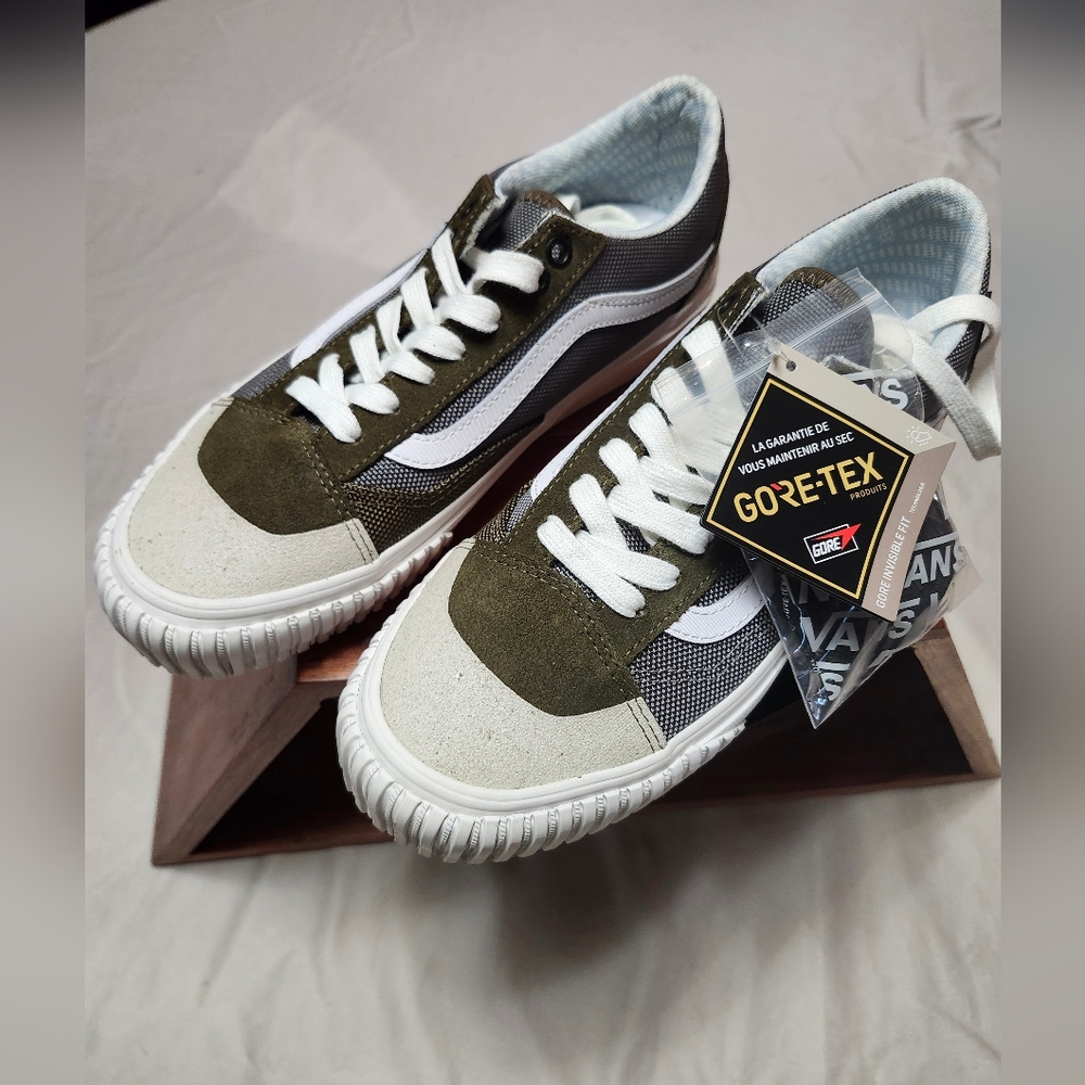 Vans Off The Wall Old Skool Gore-Tex Weatherproof Shoes In Mens 7 And Womens 8.5